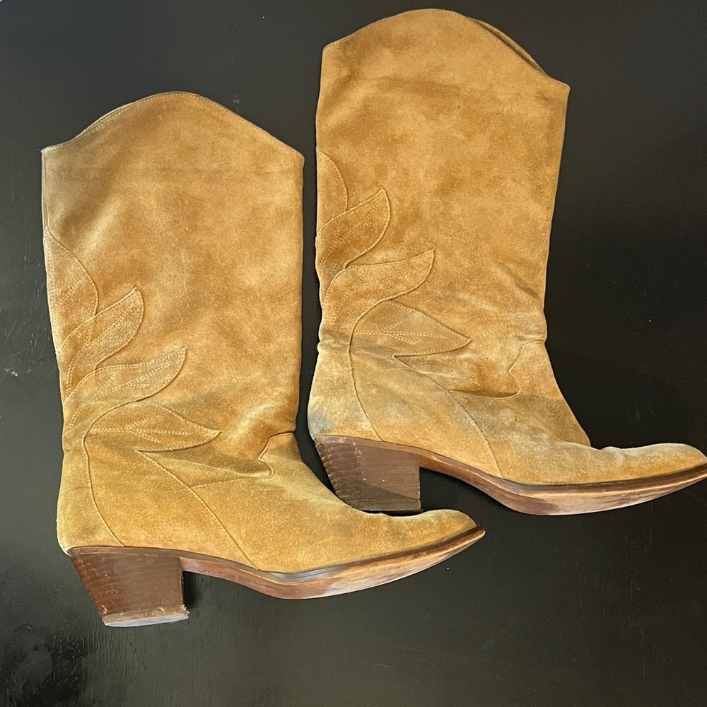 Sézane Phoenix Boots in Tan Suede